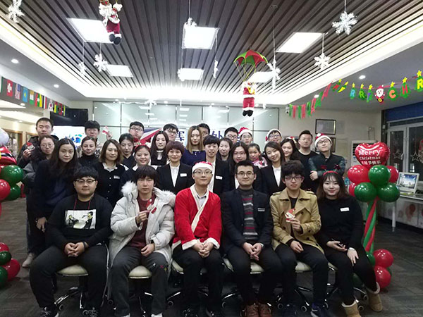 赛思外语台东校师生共度圣诞节！