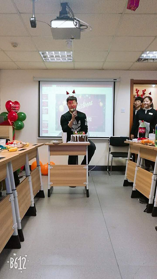 赛思外语台东校师生共度圣诞节！